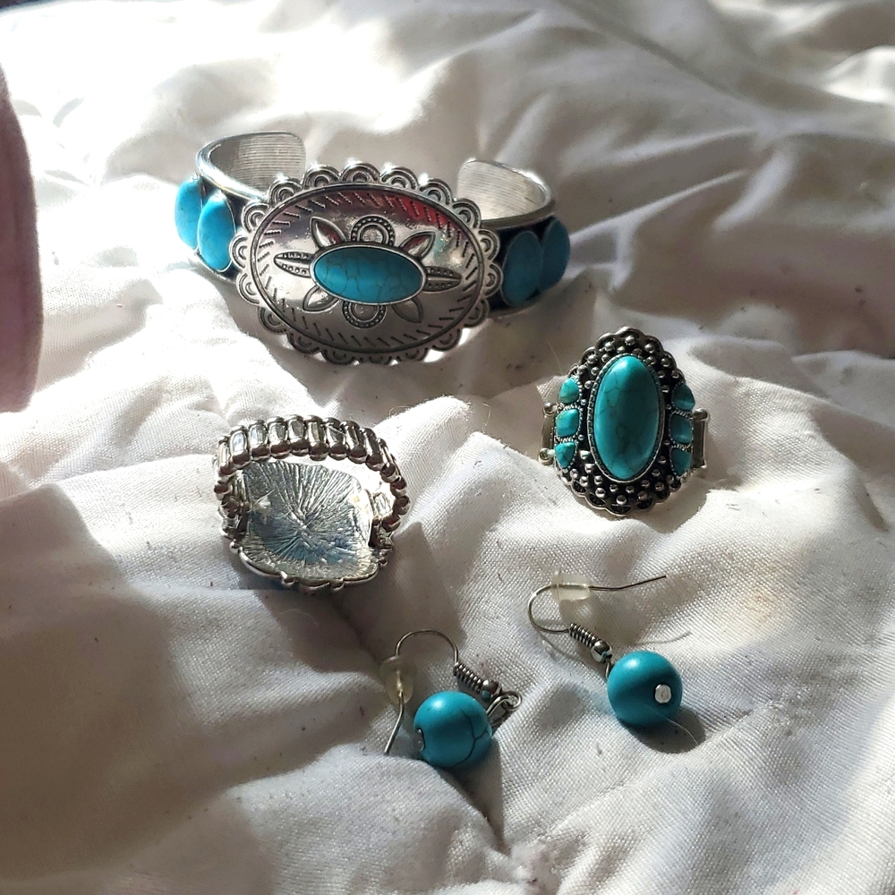 A 4 Piece set Turquoise